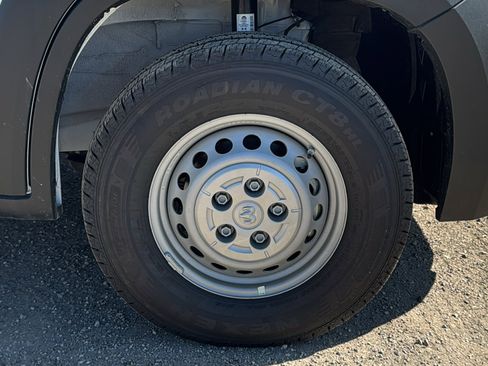 Used 2025 RAM ProMaster 2500 w/ Convenience Group image 28