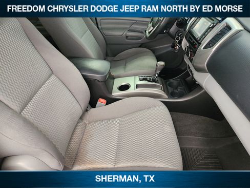Used 2015 Toyota Tacoma PreRunner w/ SR5 Package RWD image 9