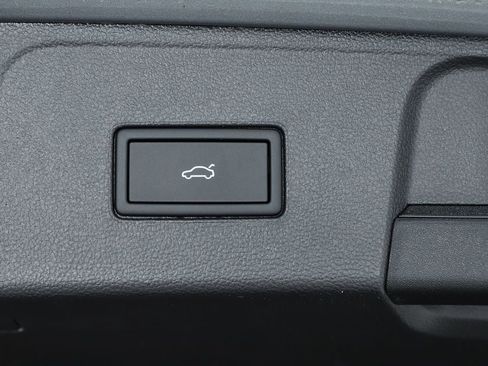 New 2026 Volkswagen Atlas SE image 30