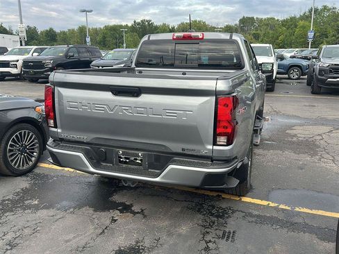 Used 2024 Chevrolet Colorado LT w/ LT Convenience Package AWD/4WD image 2