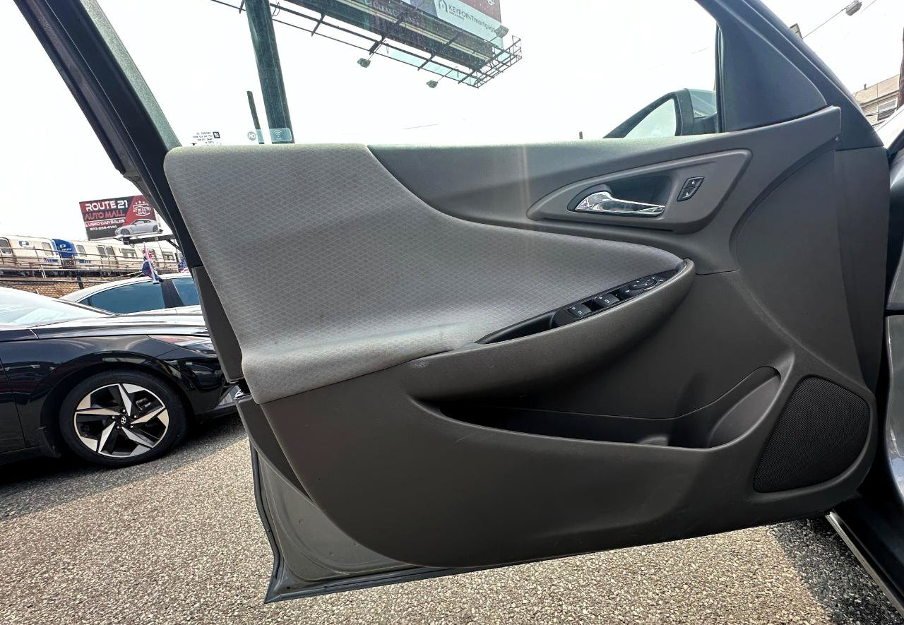 Used 2025 Chevrolet Malibu LT FWD image 18