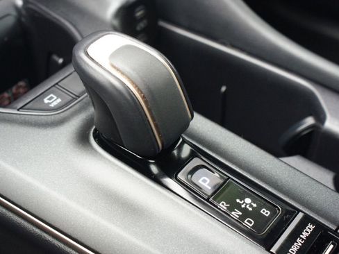 Used 2023 Toyota Crown Limited w/ Advanced Technology Package image 12