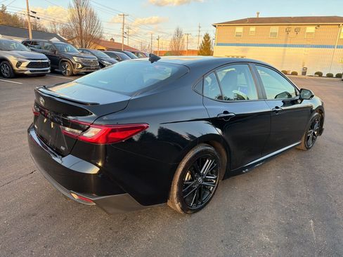 Used 2025 Toyota Camry SE image 5