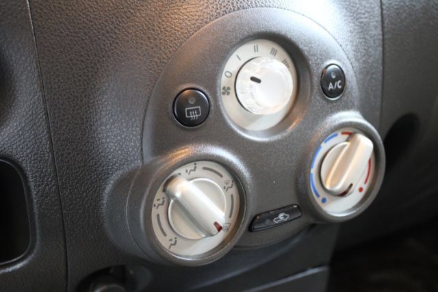 Used 2009 Nissan Cube 1.8 S w/ Interior Designer Pkg FWD image 16