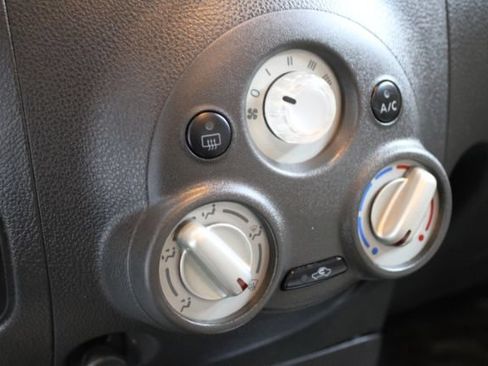 Used 2009 Nissan Cube 1.8 S w/ Interior Designer Pkg FWD image 16