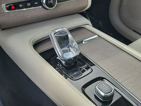 Used 2024 Volvo XC90 B6 Ultimate w/ Protection Package Premier image 22