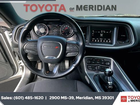 Used 2022 Dodge Challenger R/T RWD image 5