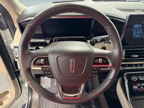 Used 2022 Lincoln Navigator Reserve AWD/4WD image 18