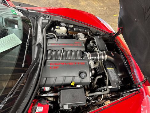 Used 2005 Chevrolet Corvette Coupe w/ Preferred Equipment Group RWD image 18