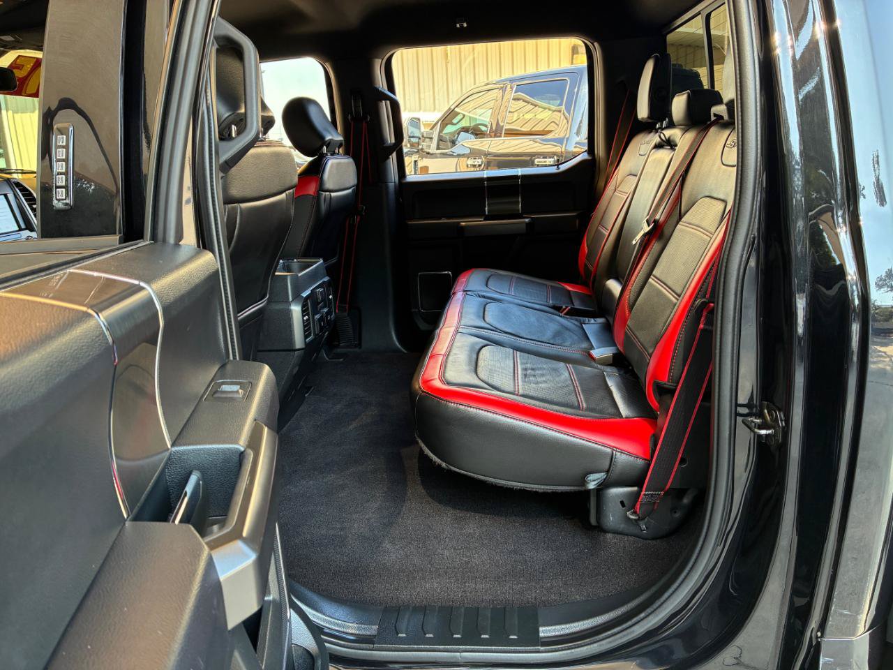 Used 2019 Ford F150 Lariat w/ Equipment Group 502A Luxury AWD/4WD image 34