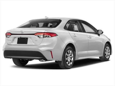 Used 2023 Toyota Corolla LE image 2