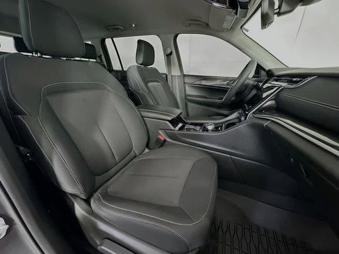 Used 2022 Jeep Grand Cherokee L Laredo w/ Luxury Tech Group I AWD/4WD image 15