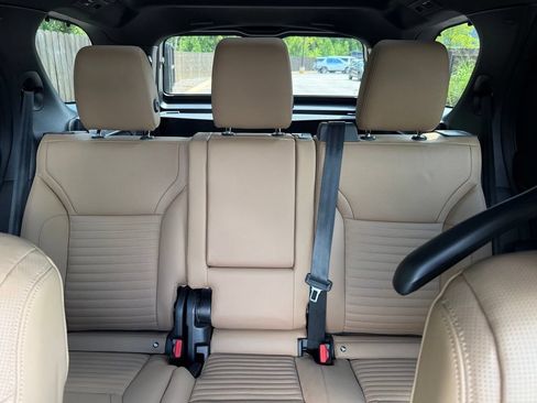 Certified 2025 Land Rover Discovery Dynamic SE AWD/4WD image 31