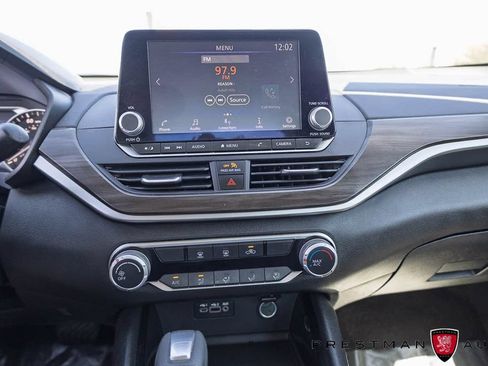 Used 2024 Nissan Altima 2.5 SV FWD image 24