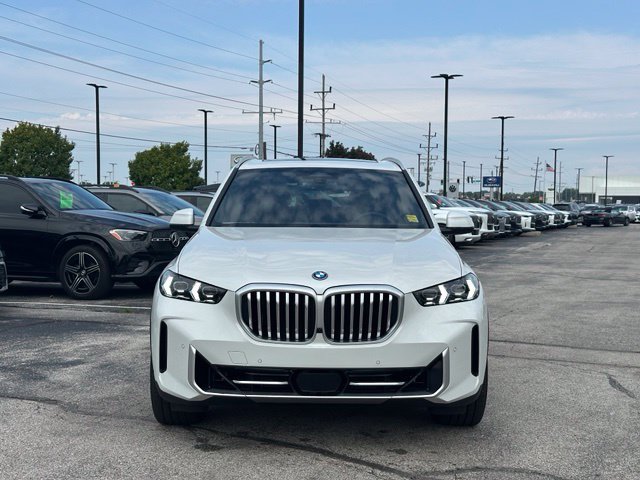 Certified 2026 BMW X5 xDrive50e w/ Climate Comfort Package AWD/4WD image 2