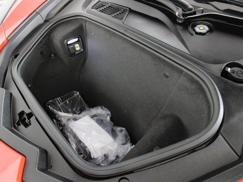 Used 2021 Chevrolet Corvette Stingray w/ Z51 Performance Package image 17