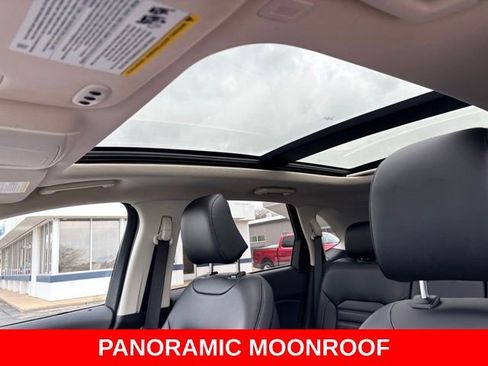 Used 2024 Ford Edge SEL w/ Convenience Package image 2