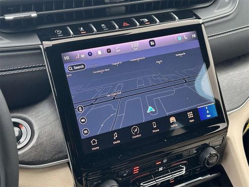 Used 2024 Jeep Grand Cherokee Limited image 23