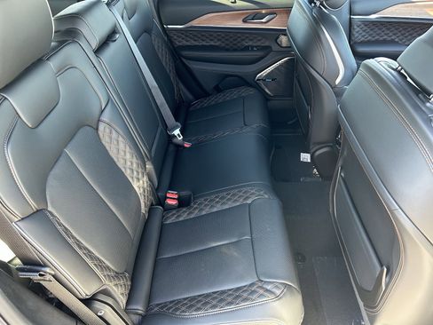 New 2025 Jeep Grand Cherokee Summit image 11