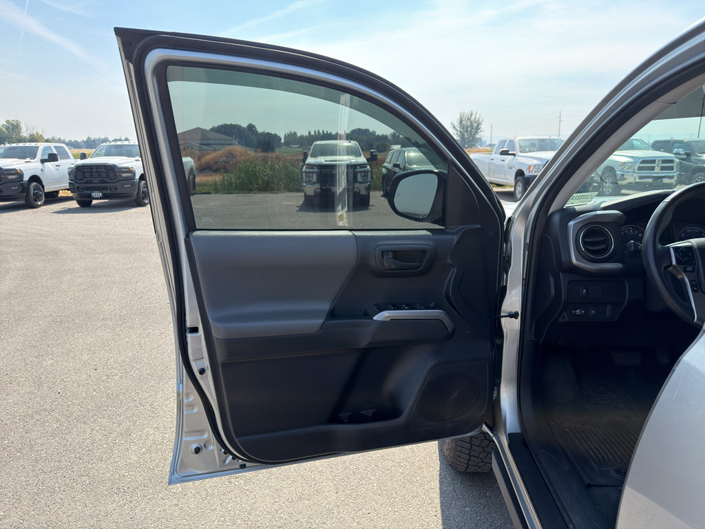 Used 2023 Toyota Tacoma SR5 w/ Technology Package AWD/4WD image 13