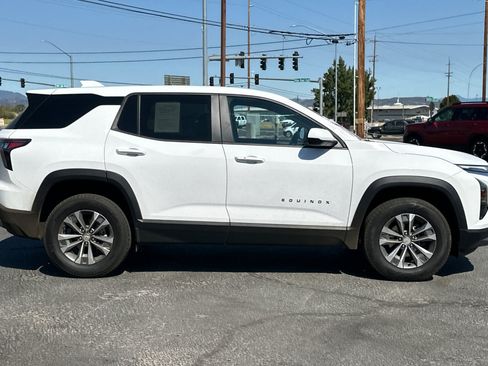 Used 2025 Chevrolet Equinox LT AWD/4WD image 3