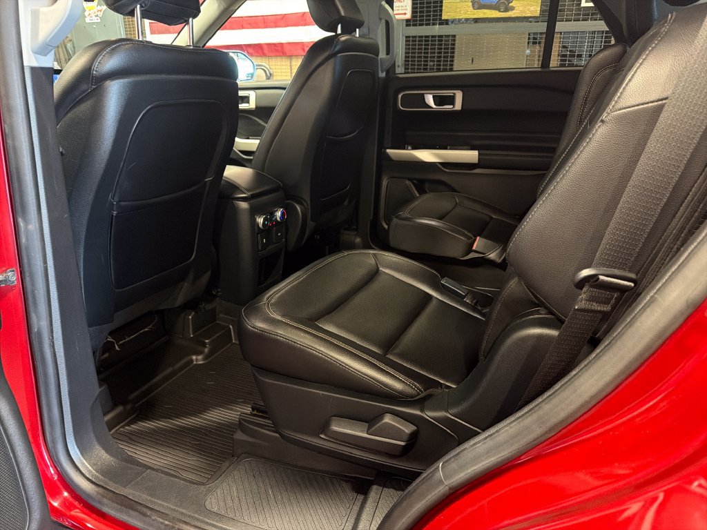 Used 2020 Ford Explorer XLT w/ Equipment Group 202A AWD/4WD image 15