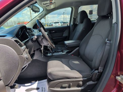 Used 2017 Chevrolet Traverse LT w/ Style and Technology Package image 8