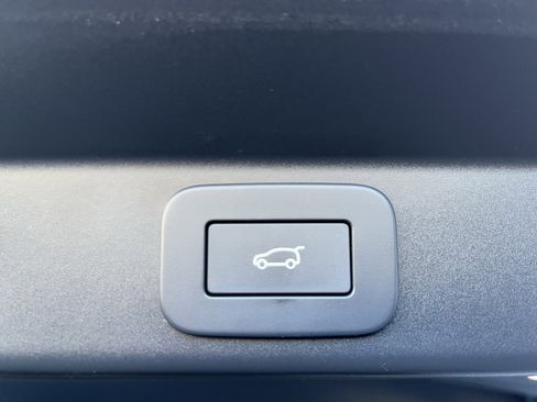 Certified 2025 Land Rover Range Rover Sport Dynamic SE image 37