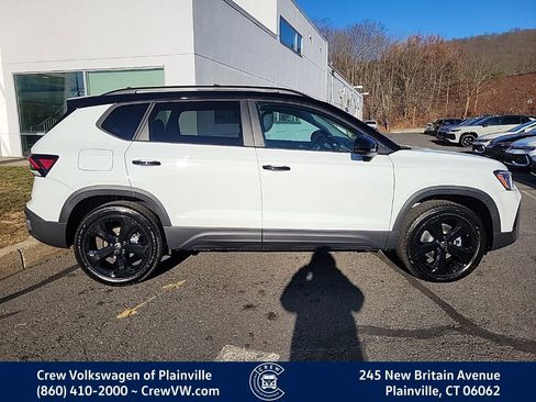 New 2026 Volkswagen Taos SE image 33