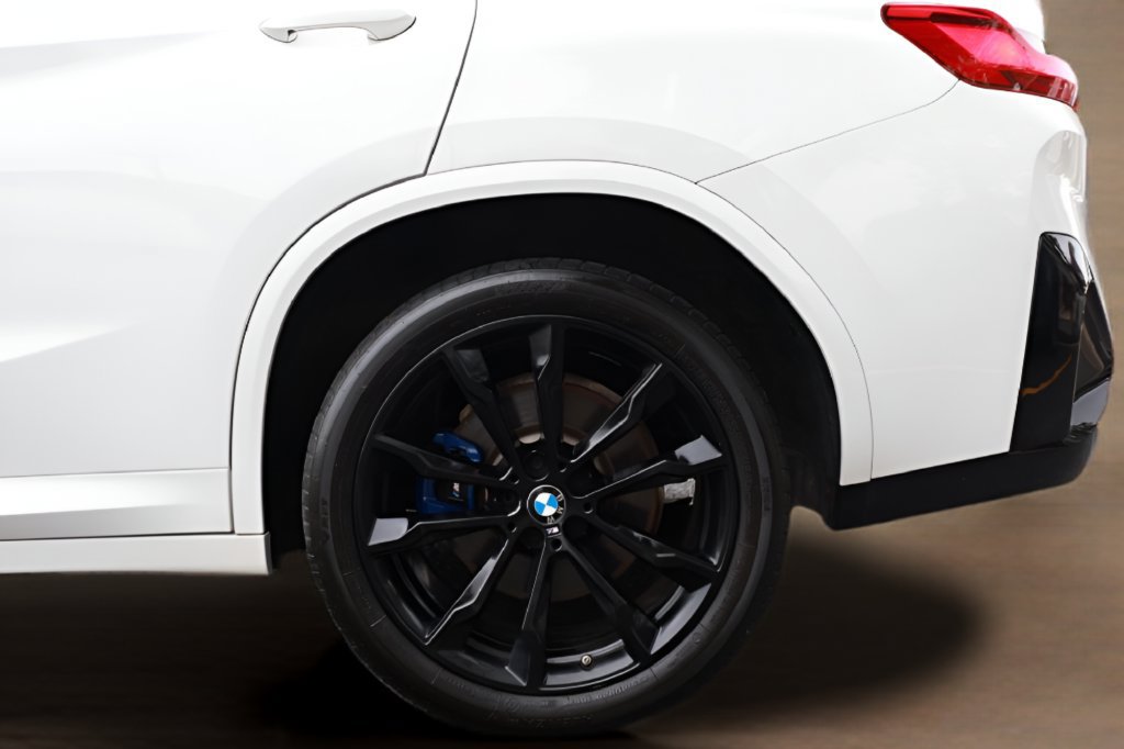 Used 2022 BMW X4 xDrive30i w/ Premium Package Essential AWD/4WD image 9