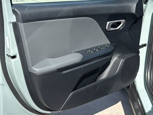 Used 2025 Kia K4 LXS image 12