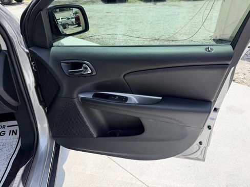 Used 2019 Dodge Journey SE FWD image 18
