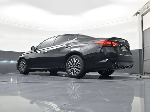 Used 2023 Nissan Altima 2.5 SV w/ SV Premium Package FWD image 20