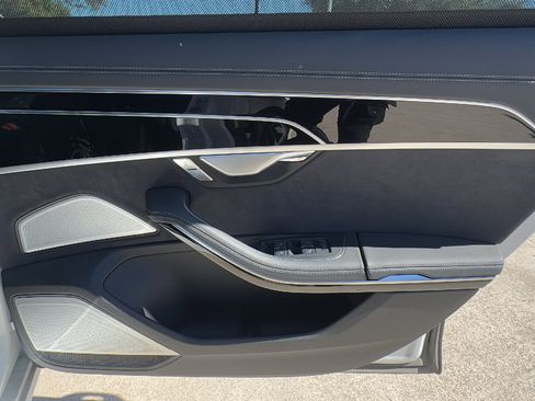 Used 2022 Audi S8 image 27