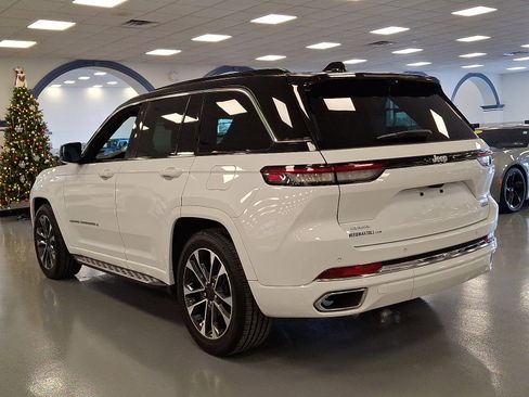Certified 2024 Jeep Grand Cherokee Overland w/ Luxury Tech Group IV image 4