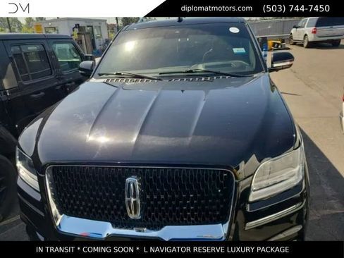 Used 2021 Lincoln Navigator L Reserve AWD/4WD image 2