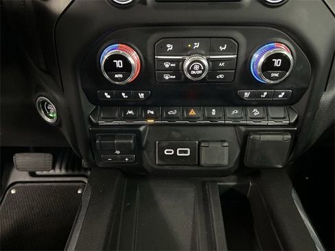 Certified 2022 GMC Sierra 1500 AT4 w/ AT4 Premium Package image 18
