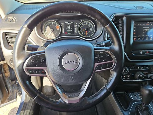 Used 2021 Jeep Cherokee Latitude Plus FWD image 19
