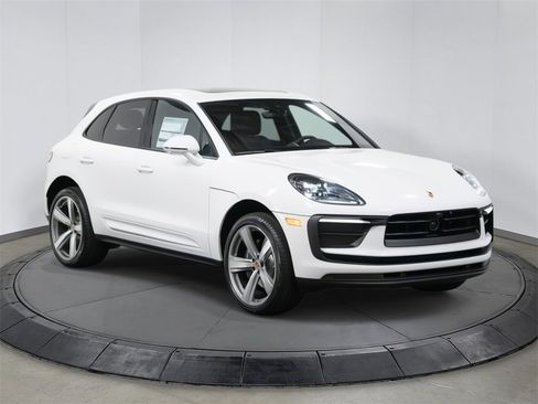 Used 2024 Porsche Macan image 7