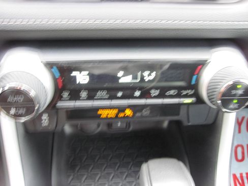 Used 2022 Toyota RAV4 LE image 15