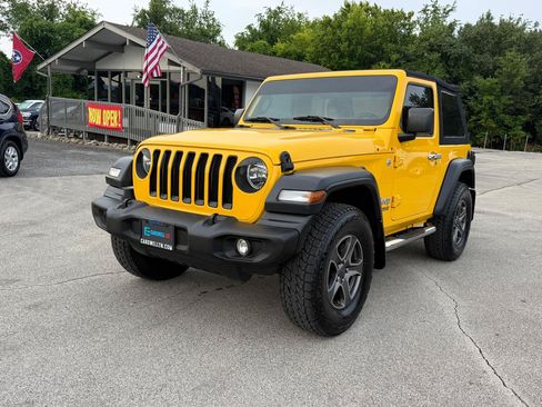 Used 2019 Jeep Wrangler Sport AWD/4WD image 7