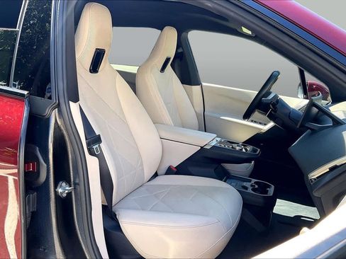 Used 2024 BMW iX xDrive50 w/ Sport Package AWD/4WD image 8