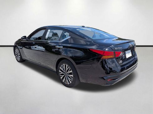 Used 2024 Nissan Altima 2.5 SV FWD image 6
