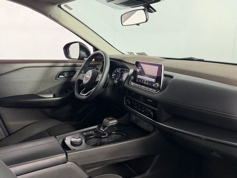 Used 2023 Nissan Rogue S image 29