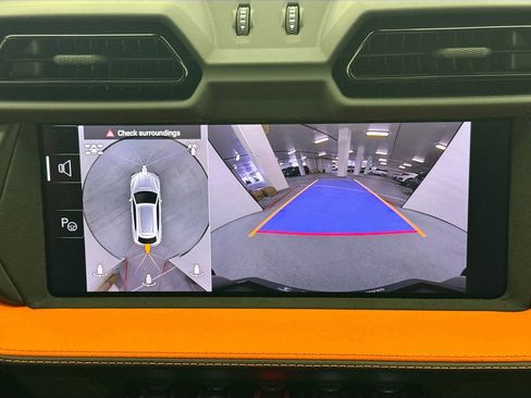 Used 2025 Lamborghini Urus SE image 14
