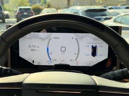 Used 2025 GMC Hummer EV 2X w/ Extreme Off-Road Package image 18