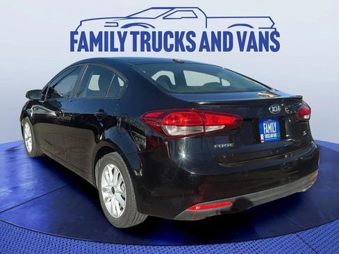 Used 2017 Kia Forte S image 3