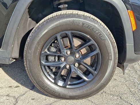 Used 2023 Jeep Grand Cherokee L Laredo w/ Luxury Tech Group I image 8