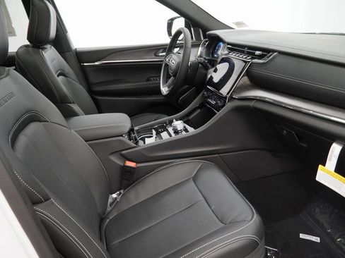 New 2025 Jeep Grand Cherokee Overland image 36