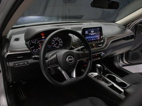 Used 2024 Nissan Altima 2.5 SV image 25